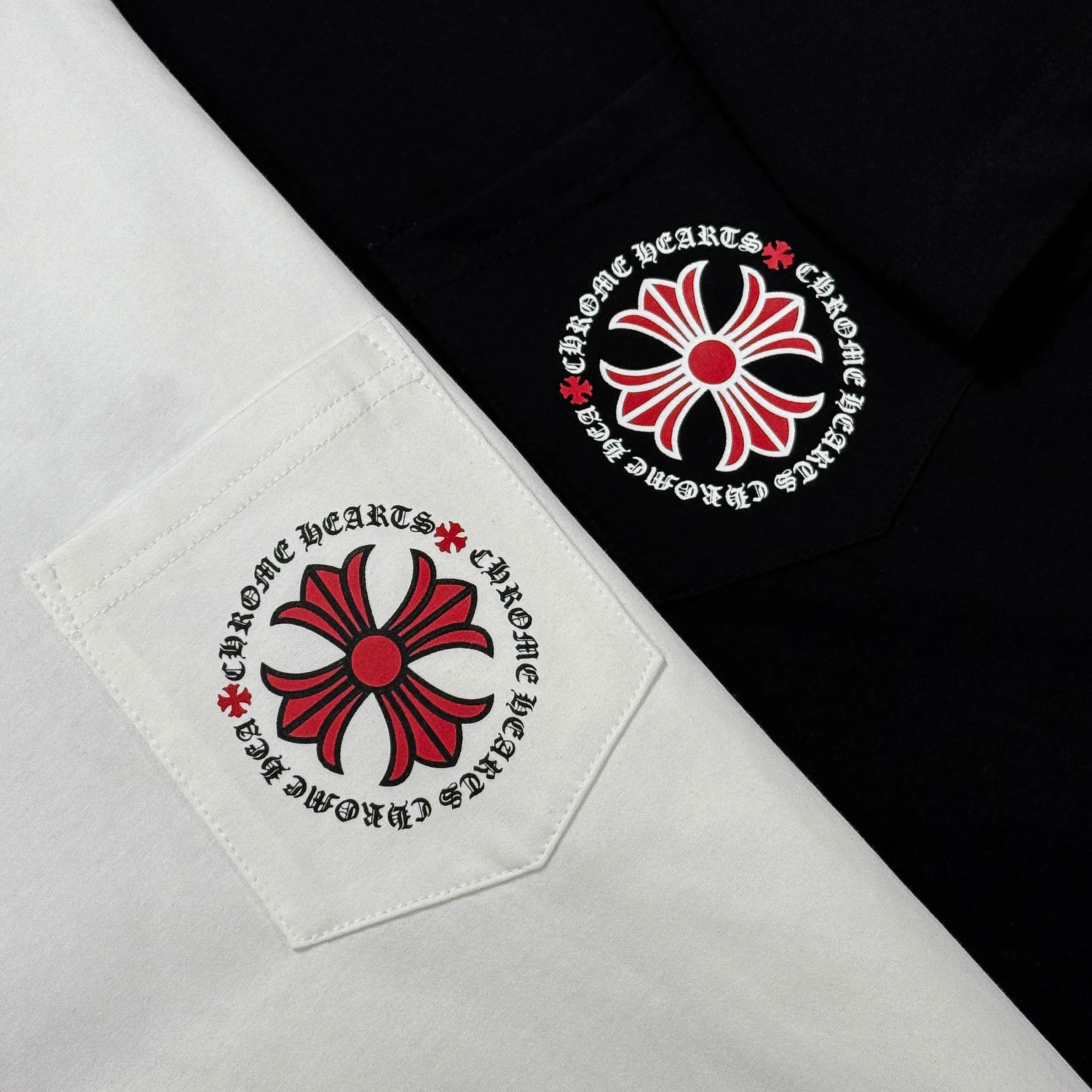 P170 Chrome Hearts 25 high-end versions. The fabric is made of 300 grams of high-density pure cotton. It does not deform or shrink. It has three labels. It is the same style for men and women. Technology: suede foaming + digital printing. Color: white, black. SIZE: S-XL.